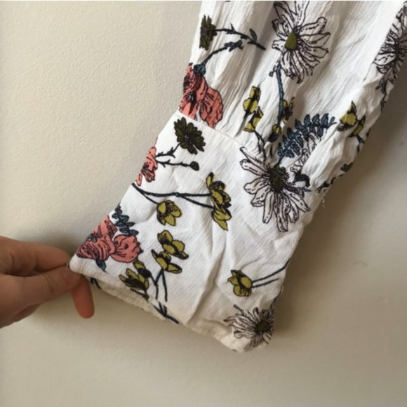 White floral peasant sleeve blouse - Picture 4 of 7